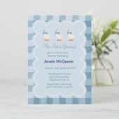 Powder Blue Gingham Goose Baby Shower Invitation Kaart (Staand voorkant)