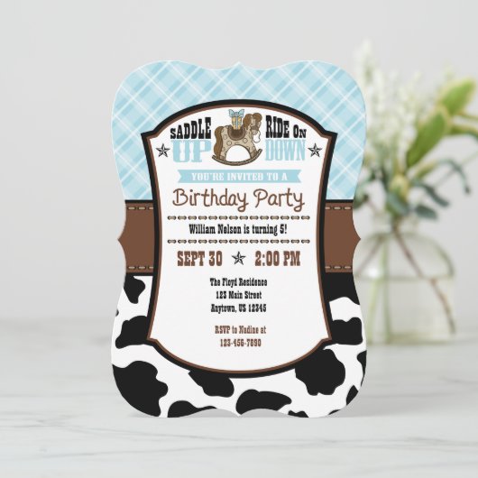 Powder Blue Pset Koeienhuid Cowboy Birthday Invite Kaart (Staand voorkant)