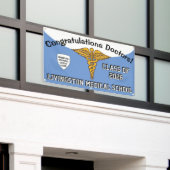 Powder Blue/White Caduceus Med School Afstuderen Spandoek (Buitenkant Gebouw)