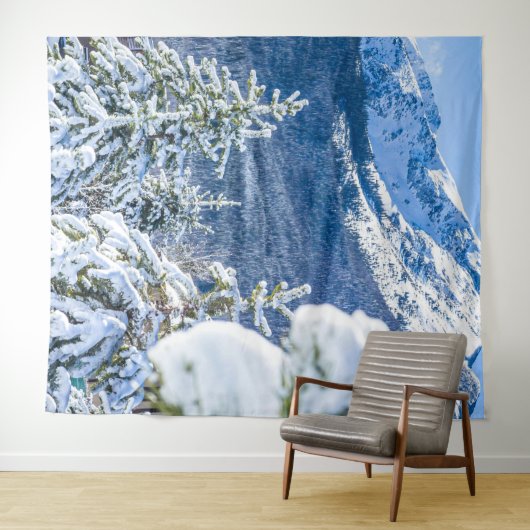 Powder Forest // Blue Snow Pet Mountain Wandkleed (In Situ (horizontaal))