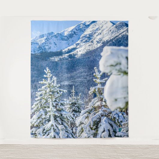 Powder Forest // Blue Snow Pet Mountain Wandkleed (Voorkant)