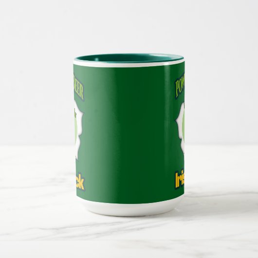 Powered by Beer St Patrick’s Day Shirt – caneca Mok (Midden)
