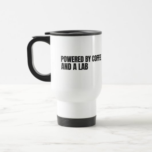 Powered by Coffee and a Lab – Yellow Labrador Reisbeker (Links)