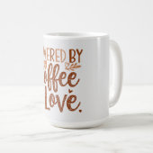 Powered by Coffee & Love – Cute Mom Life Design Koffiemok (Voorkant rechts)