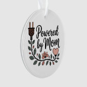Powered By Mom Ornament (voorkant)