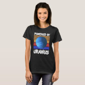 Powered By URANUS Retro Solar System Planet Design T-shirt (Voorkant volledig)