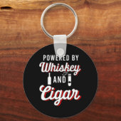 Powered by Whiskey Cigar Smoker Tobacco Humidor Gi Sleutelhanger (Voorkant)