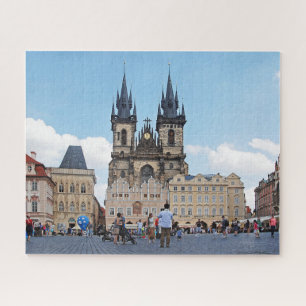 Praag. Oude stadsplein en Tyn Church. Legpuzzel