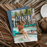Praat dertig tegen mij | 30e verjaardag Party Foto Folie Uitnodiging<br><div class="desc">Moderne uitnodigingen voor verjaardagsfeestjes met vetgedrukte gouden en blauwe typografische overlay met uw favoriete foto. Kan aan om het even welke leeftijd en om het even welke kleuren worden aangepast. Heerlijk, speels en lief! Geniet van een heerlijk zomerkleurenpalet dat op snoep geïnspireerde tinten combineert met een vleugje elegantie. Doet denken...</div>