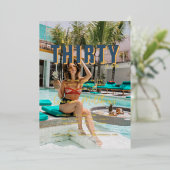 Praat dertig tegen mij | 30e verjaardag Party Foto Folie Uitnodiging (Staand Voorkant)