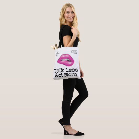 Praat minder Doe meer canvas tas (Op model)