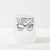 Praat nerdy tegen me Geek bril knipogen oog roze Matglas Koffiemok (Center)