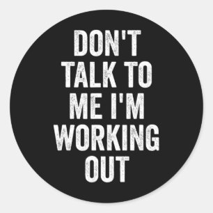 Praat niet met me, ik ben aan het sporten Fitness Ronde Sticker