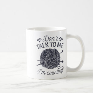 Praat niet met me, ik tel breiwerk Breiliefhebber  Koffiemok