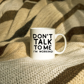 Praat niet met me, ik werk Funny Sarcasm Kantoor. Koffiemok