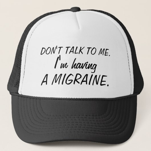 PRAAT NIET TEGEN ME, IK HEB EEN ONBELEEFD MIGRAINE TRUCKER PET (Voorkant)