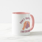 Praat niet tegen me. Ik tel grappige gehaakte. Mok (Voorkant rechts)