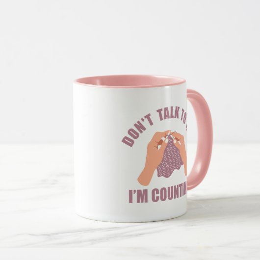 Praat niet tegen me. Ik tel grappige gehaakte. Mok (Voorkant rechts)