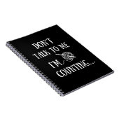 Praat niet tegen me. Ik tel grappige gehaakte. Notitieboek (Rechterzijde)