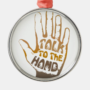 Praat tegen de hand metalen ornament