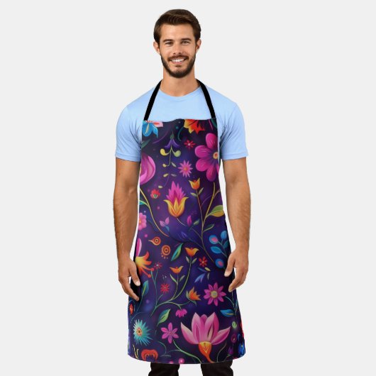 Prachtig donker bloemontwerp schort (Gedragen)