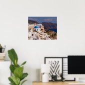 Prachtig dorp Oia met witte gebouwen Poster (Thuiskantoor)