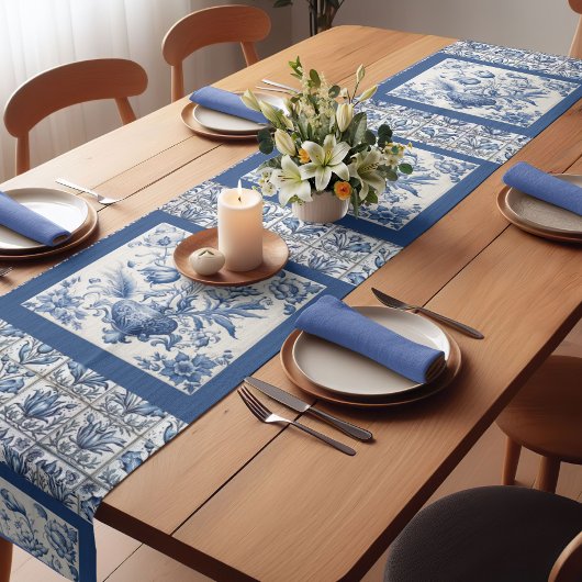 Prachtig floral Blauw toile de jouy monogram Korte Tafelloper