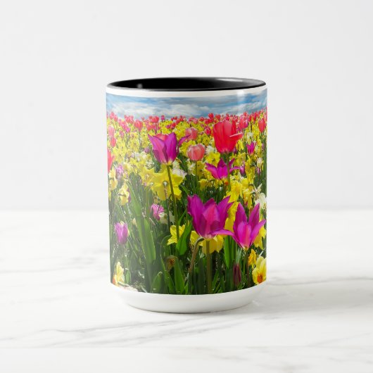 Prachtig kleurrijk Tulp-veld Mok (Midden)