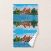 Prachtig middeleeuws kasteel aan Blue Lake Bad Handdoek (Handdoek)