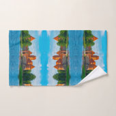 Prachtig middeleeuws kasteel aan Blue Lake Bad Handdoek (Handdoek)
