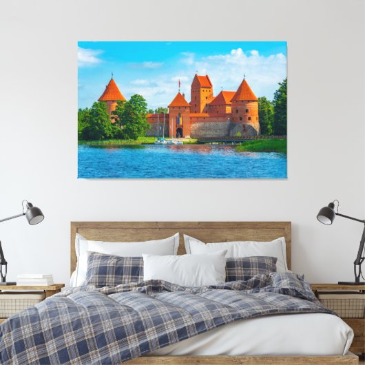 Prachtig middeleeuws kasteel aan Blue Lake Canvas Afdruk (Insitu (Slaapkamer))