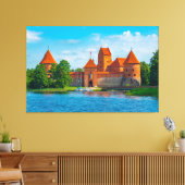 Prachtig middeleeuws kasteel aan Blue Lake Canvas Afdruk (Insitu (Woonkamer))