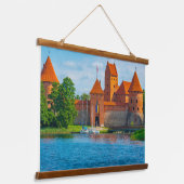 Prachtig middeleeuws kasteel aan Blue Lake Hangend Wandkleed (Gebogen)