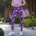 Prachtig Paars Floral Daisy Flower Pattern Leggings<br><div class="desc">royal paars and lavender bloemen versieren deze schattige violette florale leggings met mooie witte harten en coole vormen.</div>