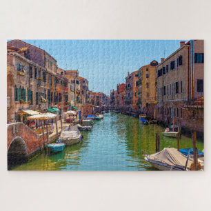 Prachtig schilderachtig uitzicht van een kanaal in legpuzzel
