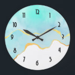 Prachtig Tropisch Groen met Gold Border Grote Klok<br><div class="desc">Klok met een levendig zomerontwerp. Turquoise/aqua green waterverf afbeelding met een golvende goudgrens. Elegant en mooi.</div>