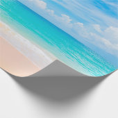 Prachtig tropisch strand met blauwe lucht en witte cadeaupapier (Hoek)