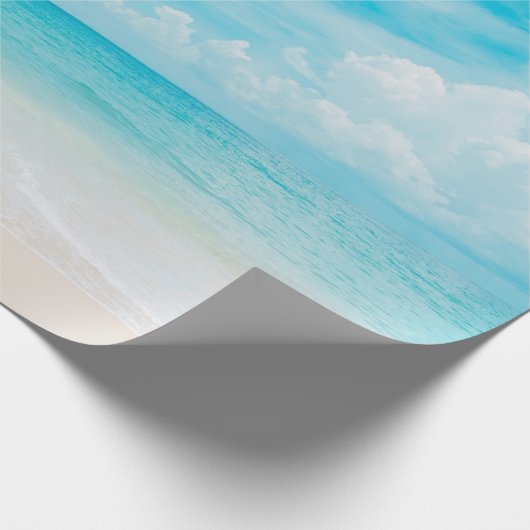 Prachtig tropisch strand met blauwe lucht en witte cadeaupapier (Hoek)