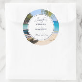 Prachtig tropisch strand met een roeibootkaars ronde sticker (Tas)