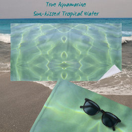 Prachtig tropisch water in de aquacultuur strandlaken