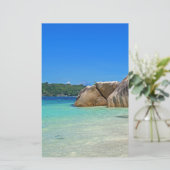 Prachtig Tropisch Zee met een Rocky Beach Briefpapier (Staand voorkant)