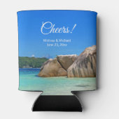 Prachtig Tropisch Zee met een Rocky Beach bruiloft Blikjeskoeler (Achterkant)