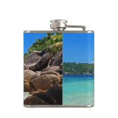 Prachtig Tropisch Zee met een Rocky Beach Heupfles (Achterkant)