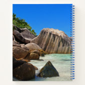 Prachtig Tropisch Zee met een Rocky Beach Notitieboek (Achterkant)