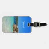 Prachtig tropisch Zee met rotskoverkusten Bagagelabel (Voorkant horizontaal)