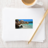 Prachtig tropisch Zee met rotskoverkusten Etiket (Insitu)