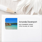 Prachtig tropisch Zee met rotskoverkusten Etiket (Insitu)