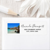 Prachtig tropisch Zee met rotskoverkusten Etiket (Insitu)