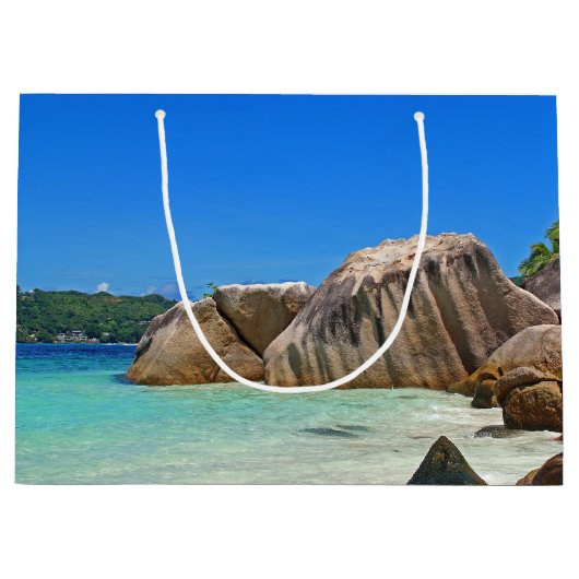 Prachtig tropisch Zee met rotskoverkusten Groot Cadeauzakje (Voorkant)