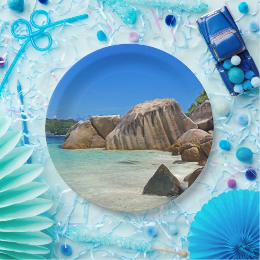 Prachtig tropisch Zee met rotskoverkusten Papieren Bordje (Feest)